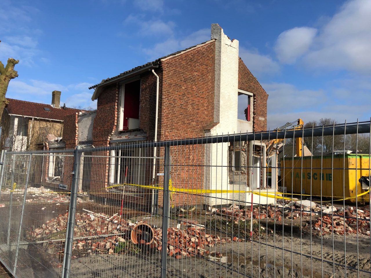 Woning naast de Zuiderkerk gesloopt