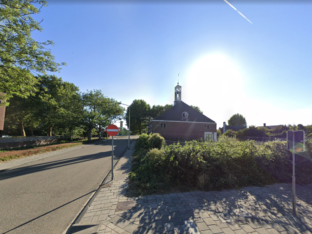 Opruimen van het terrein.